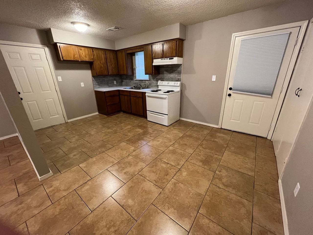 3605 Rickey Dr - Photo 4 of 12