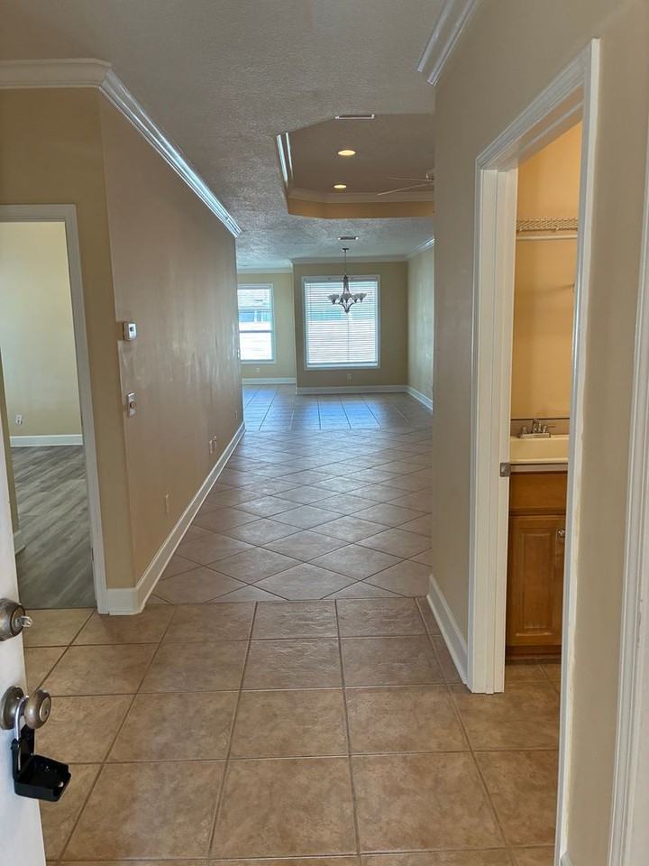 173 Austin Ryan Dr - Photo 3 of 15