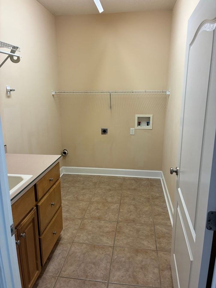 173 Austin Ryan Dr - Photo 4 of 15