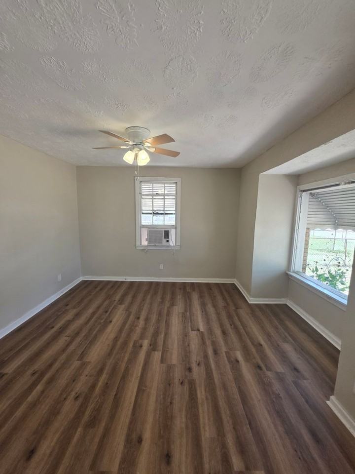 828 Forsythe St - Photo 2 of 22