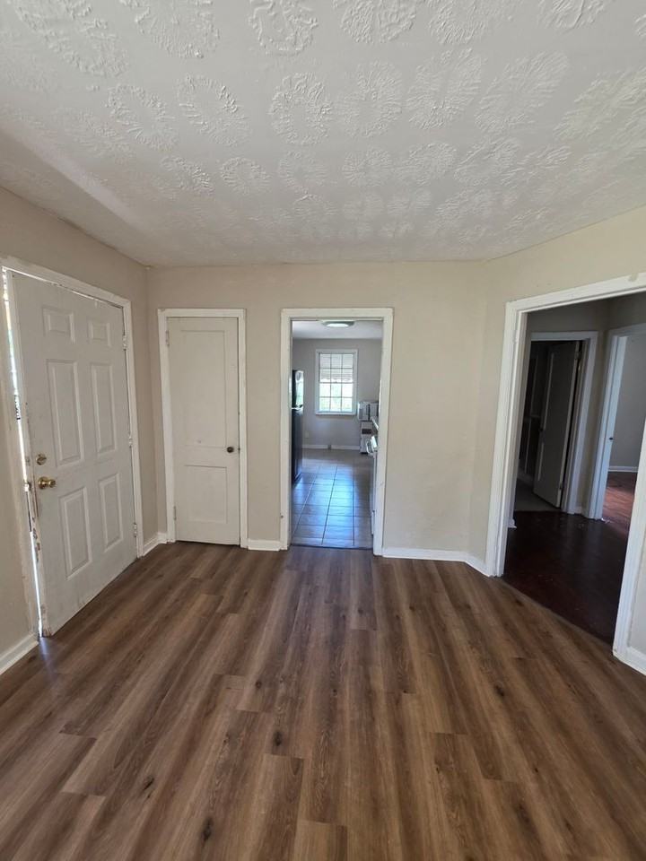 828 Forsythe St - Photo 3 of 22