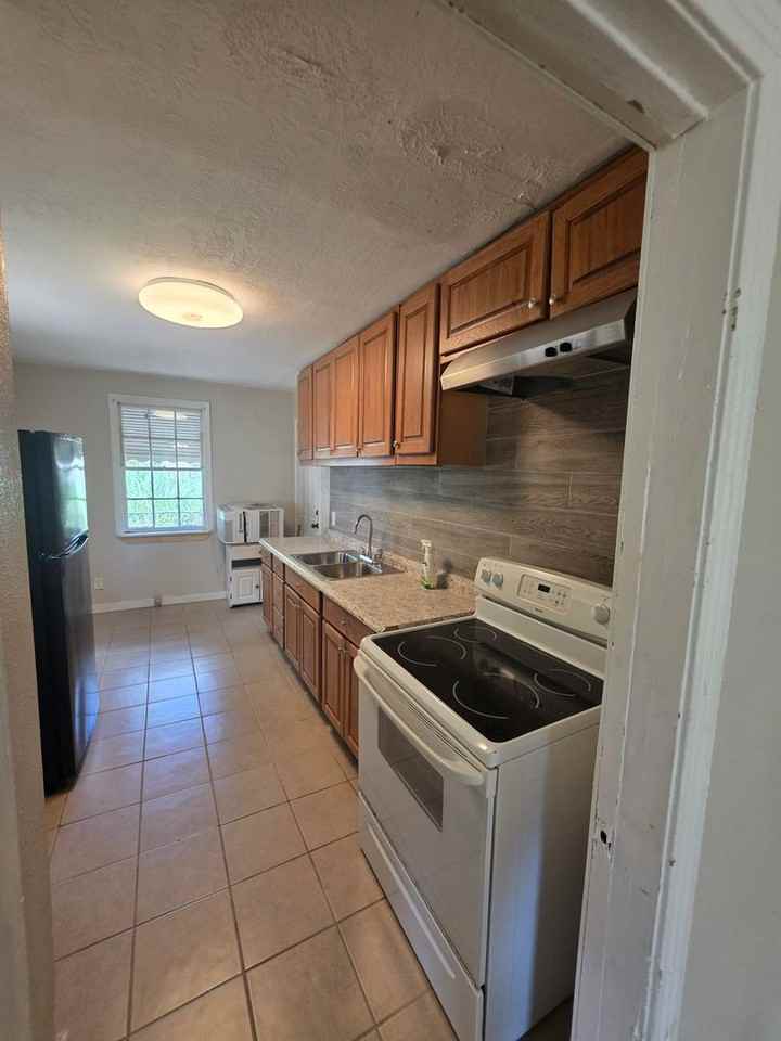 828 Forsythe St - Photo 4 of 22