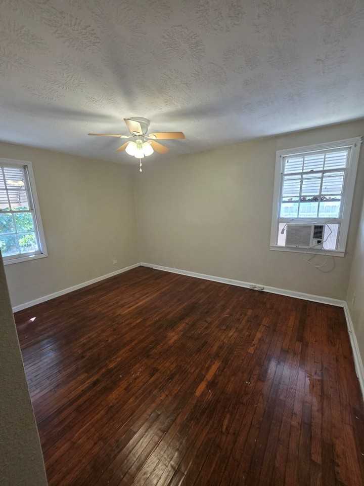 828 Forsythe St - Photo 7 of 22