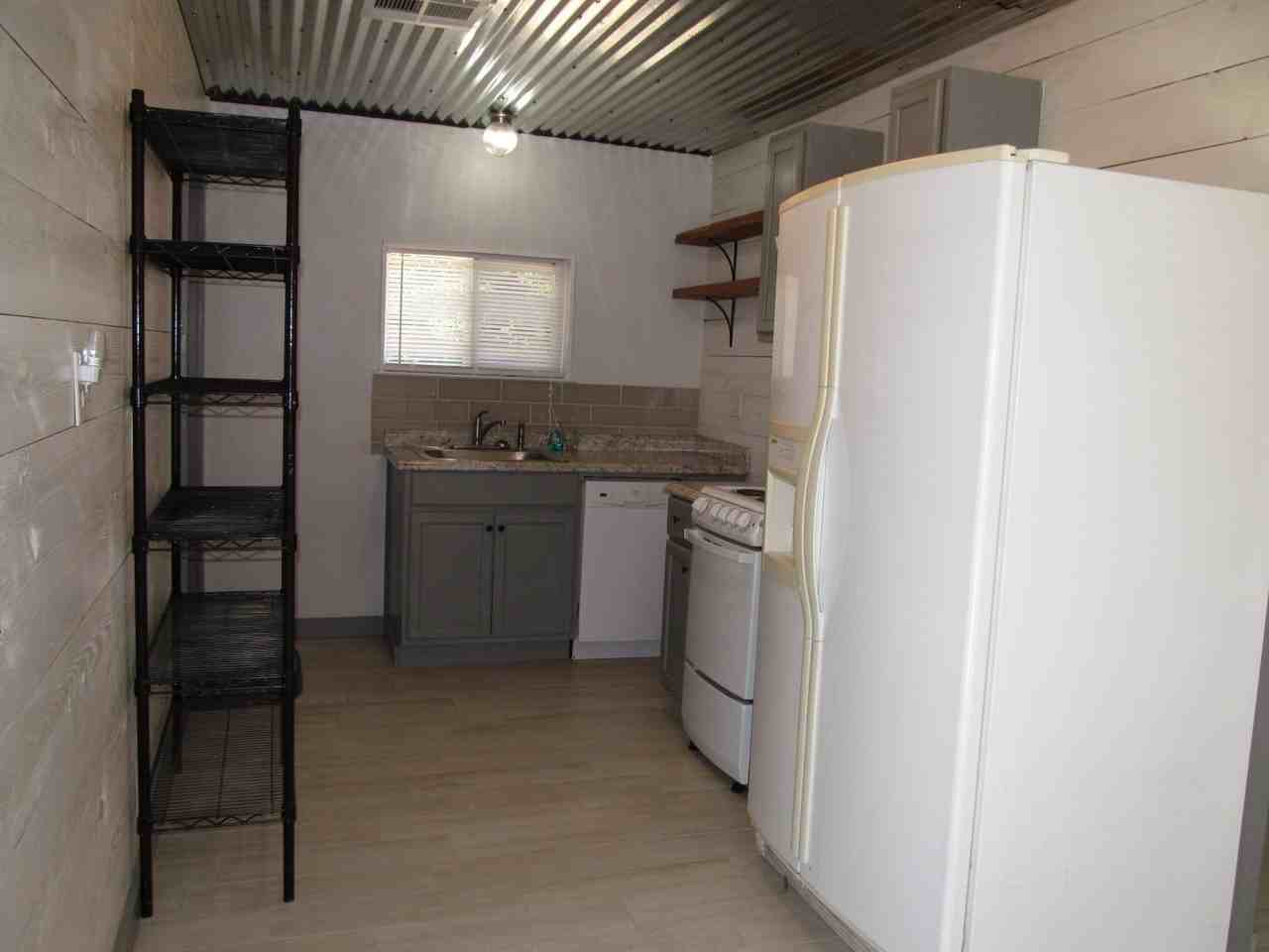 320 N Pearl St - Photo 5 of 11