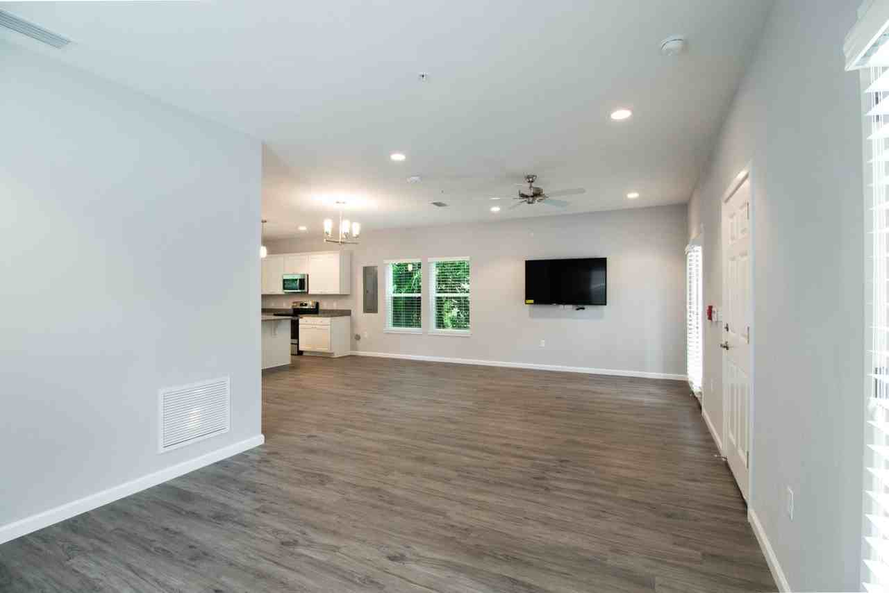 834 Sw 9th St - Photo 4 of 24