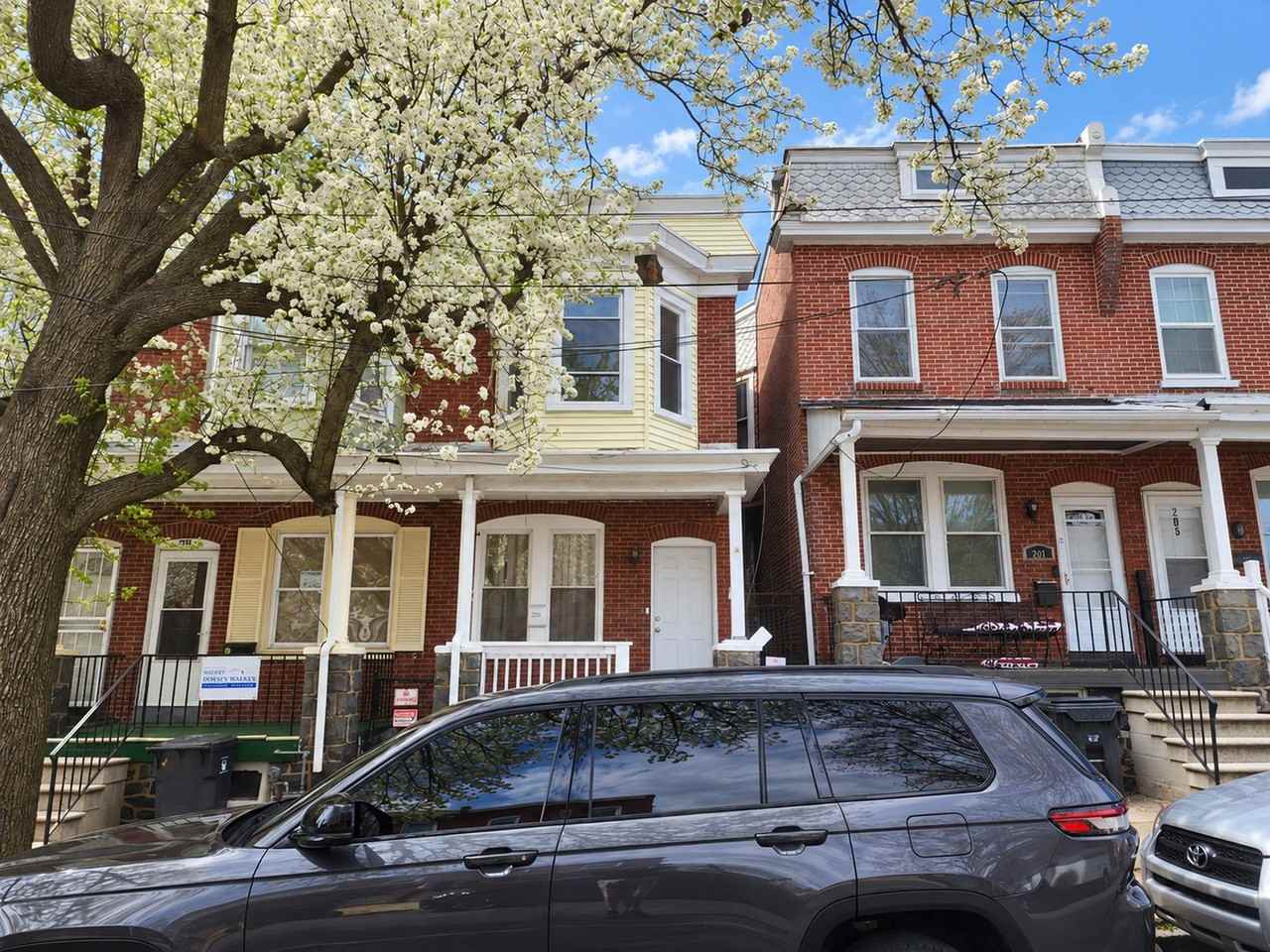 209 S Harrison St - Photo 3 of 22
