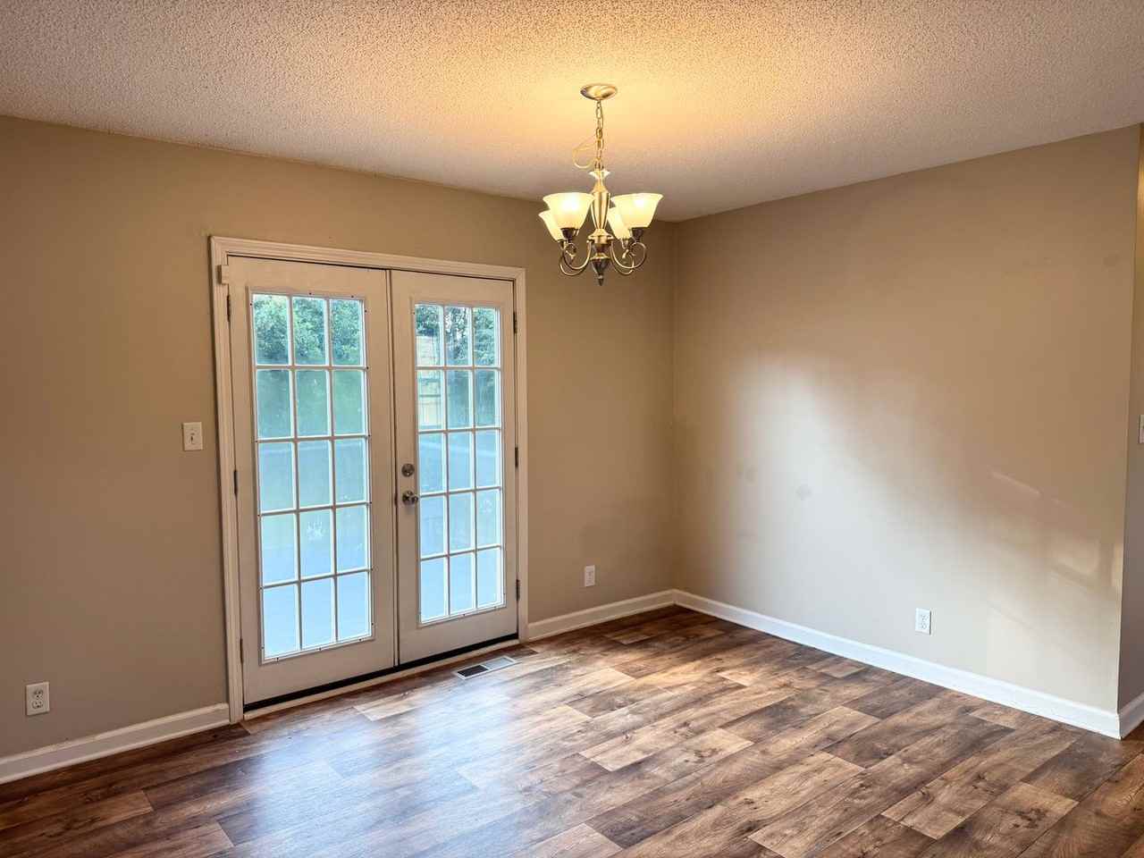258 Golden Pond Ave - Photo 5 of 34
