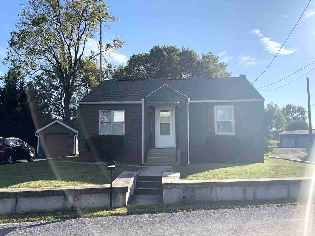 1122 Garver Ln - Photo 2 of 50