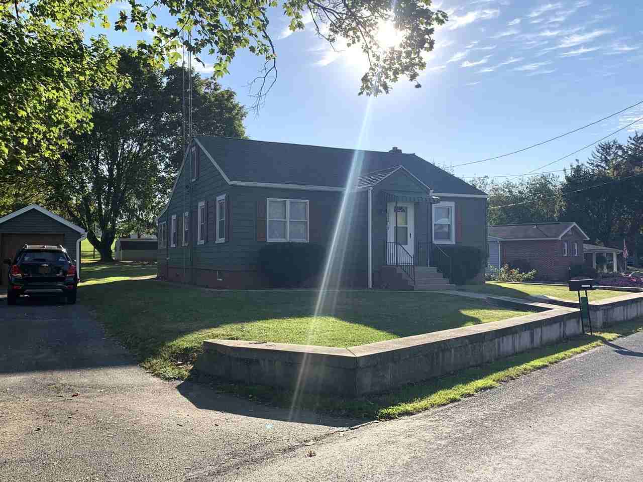1122 Garver Ln - Photo 3 of 50