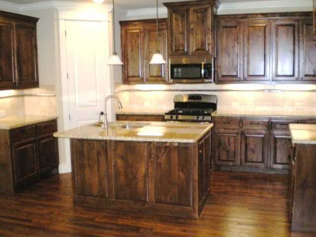 402 Collins St - Photo 5 of 23