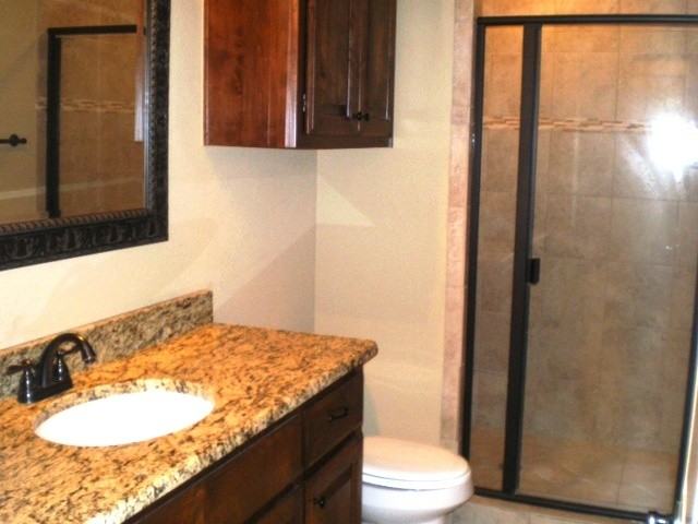 402 Collins St - Photo 6 of 23