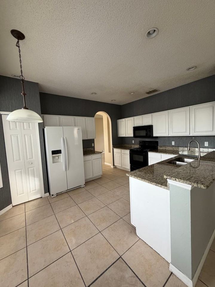 12685 Enclave Dr - Photo 5 of 33
