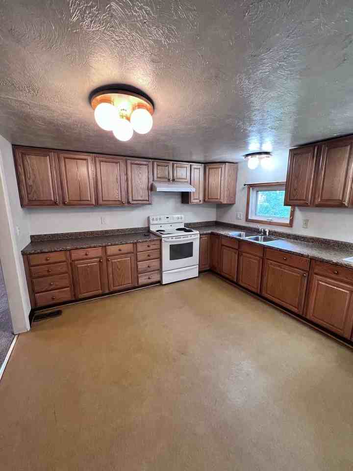 7 Antoinette Ave - Photo 4 of 17