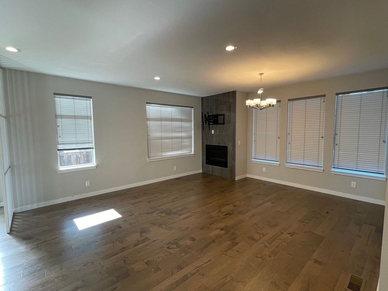 5462 Se 57th Ave - Photo 2 of 15