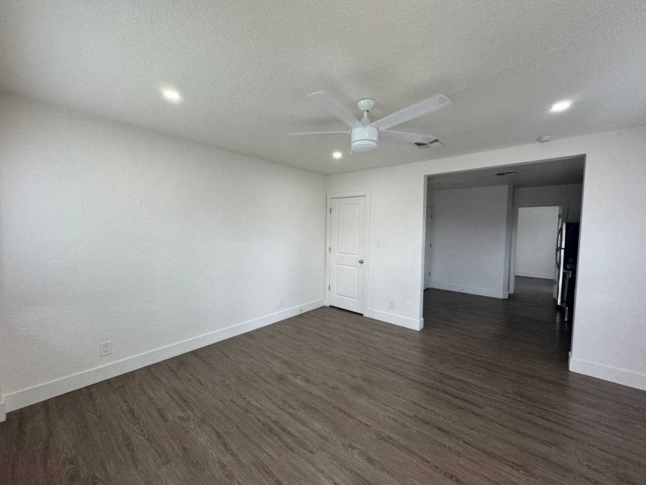 321 Locust St - Photo 2 of 22