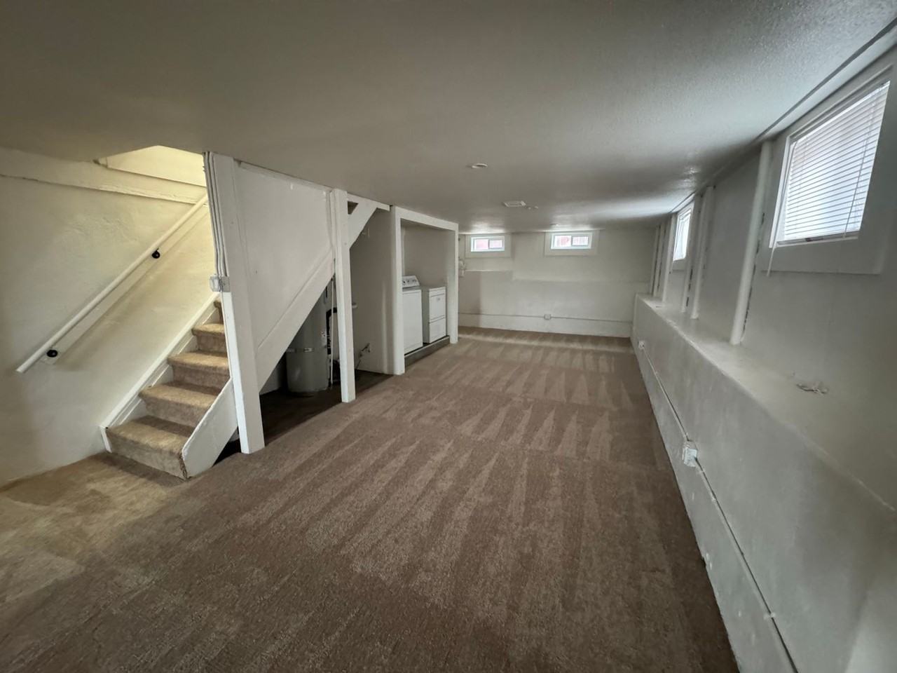 321 Locust St - Photo 4 of 22