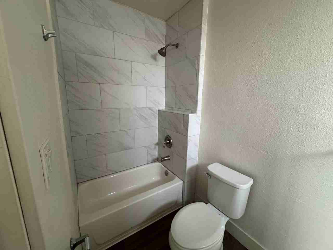 321 Locust St - Photo 7 of 22