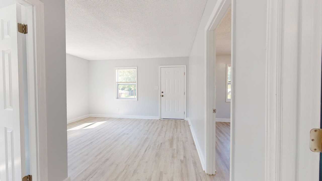 4538 Helena St - Photo 5 of 6