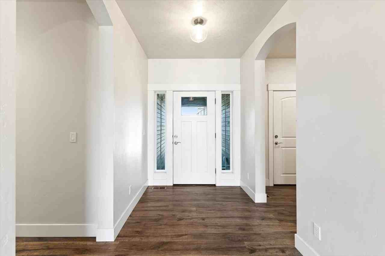 18516 Smiley Peak Ave - Photo 4 of 42