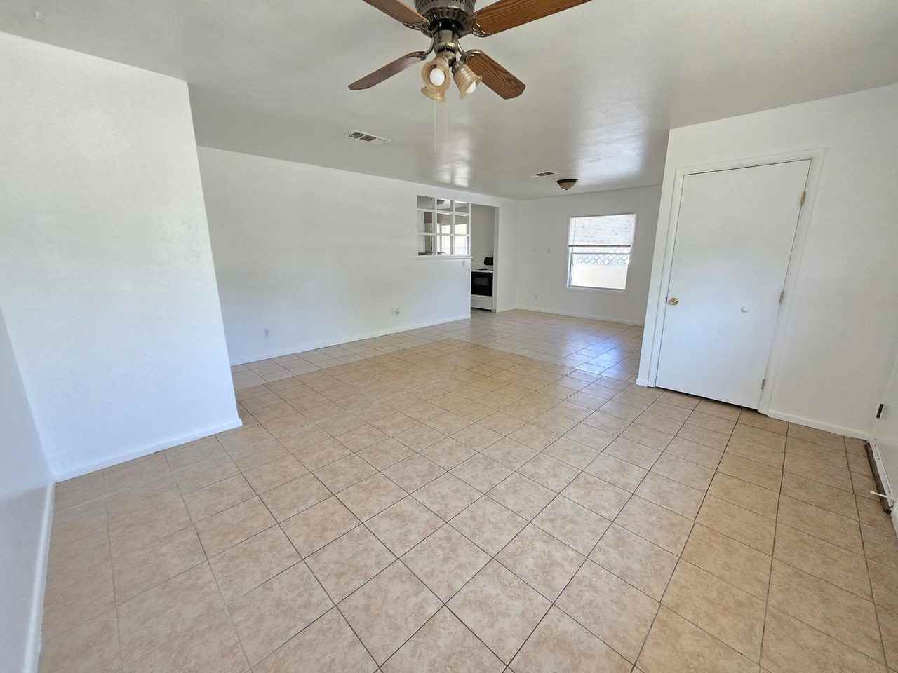 1219 W Summit St - Photo 3 of 15