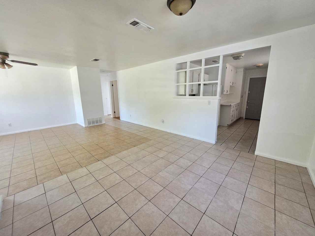 1219 W Summit St - Photo 4 of 15