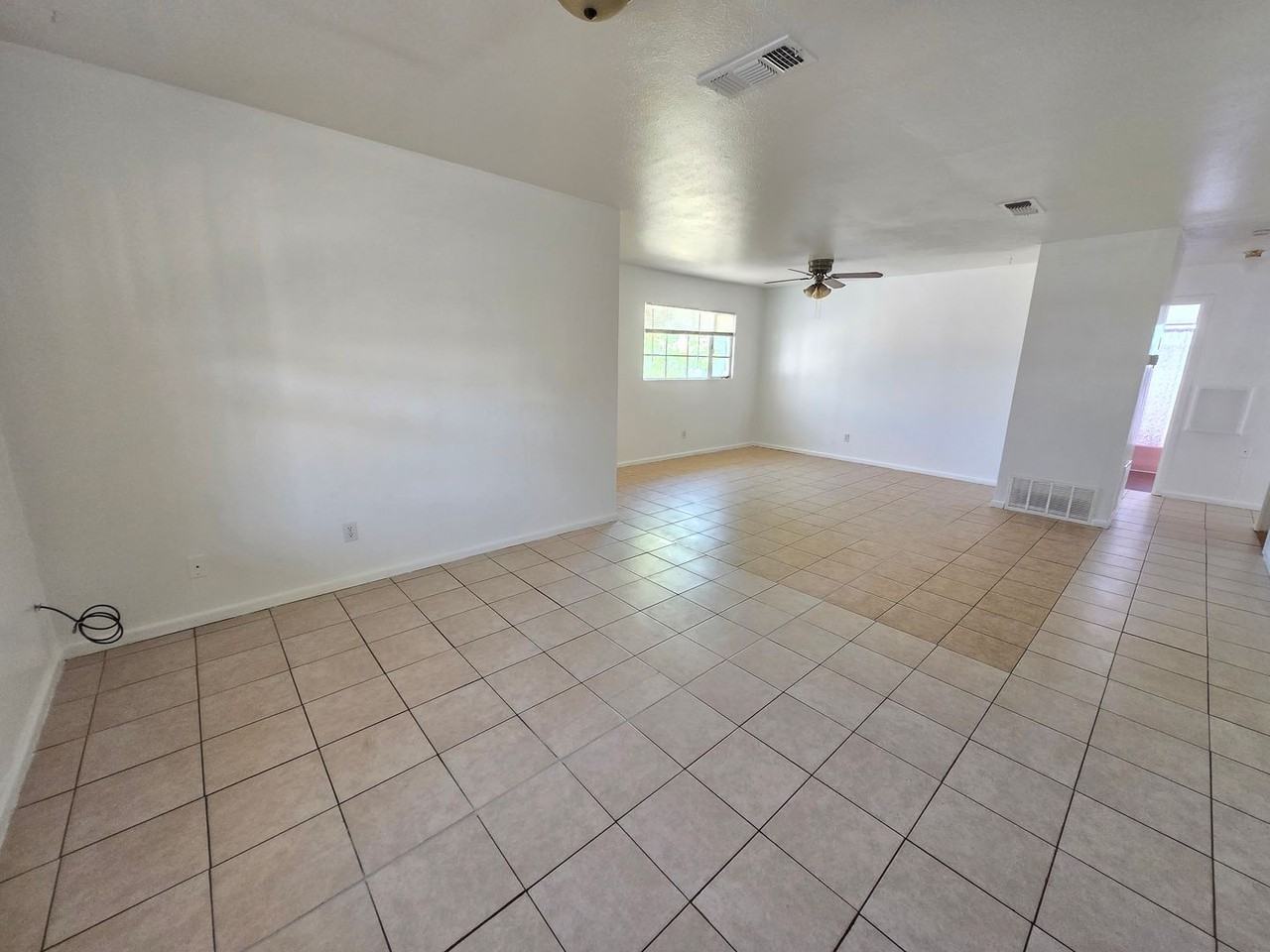 1219 W Summit St - Photo 5 of 15