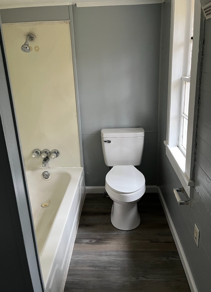 437 Garrett St - Photo 2 of 8