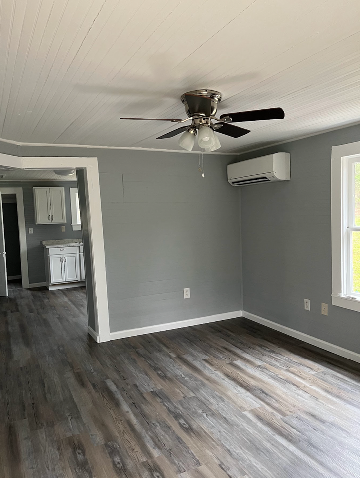 437 Garrett St - Photo 3 of 8