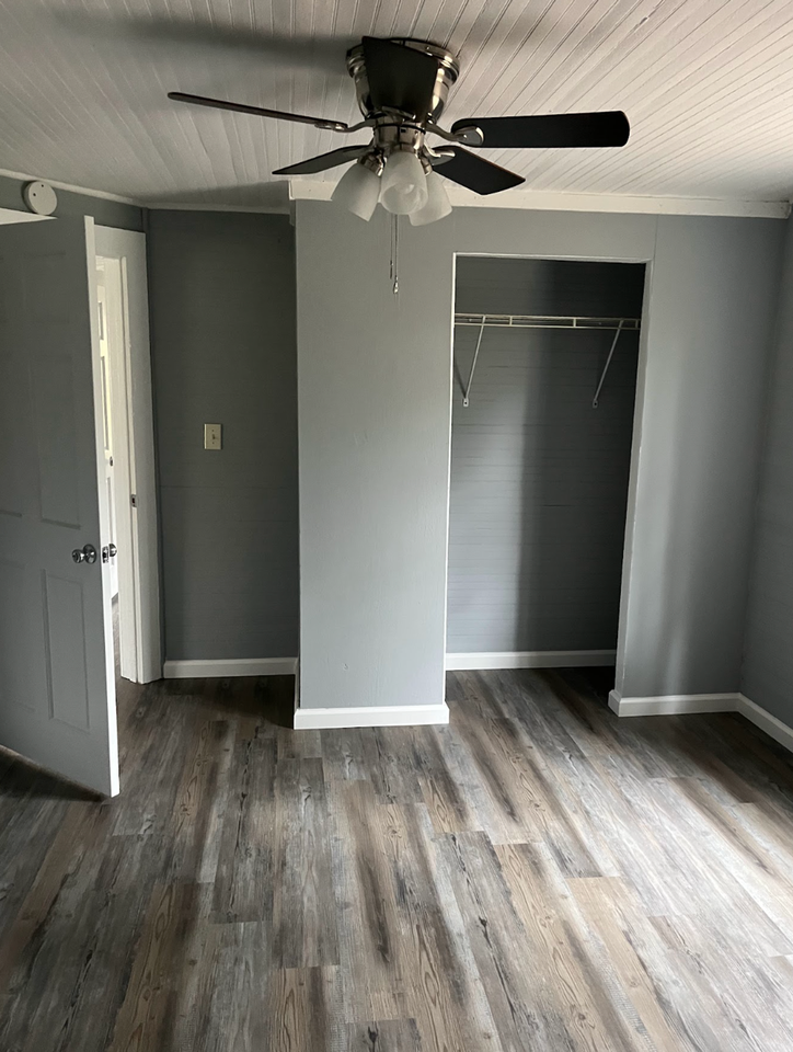 437 Garrett St - Photo 6 of 8