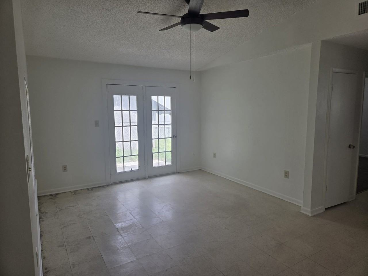 1716 Jupiter St - Photo 2 of 11
