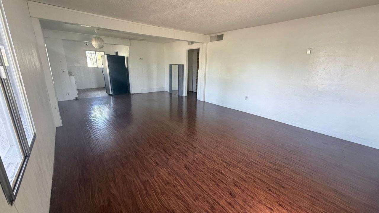 901 S Roosevelt St - Photo 3 of 15