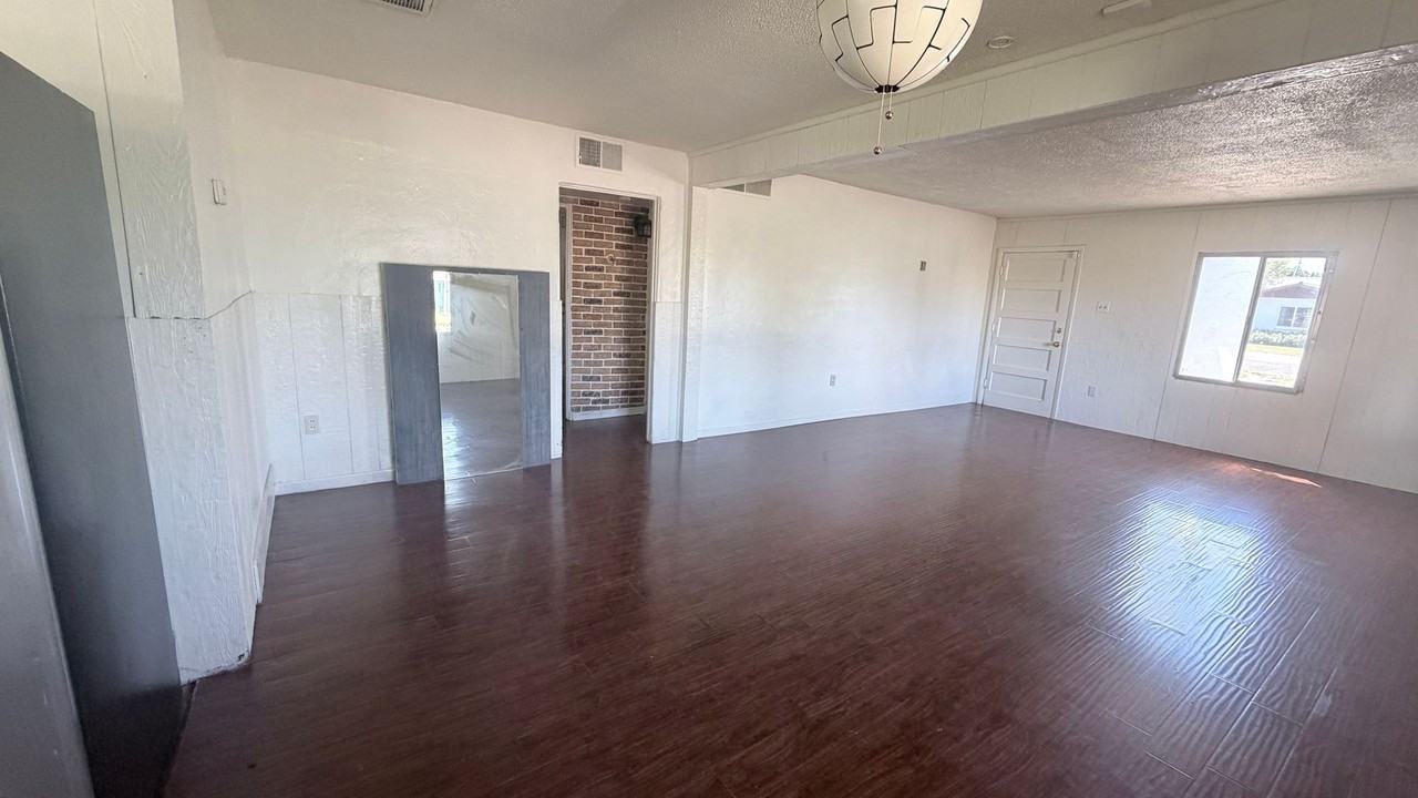 901 S Roosevelt St - Photo 5 of 15
