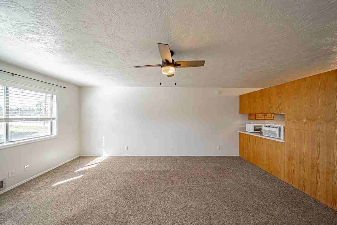 602 John Adams Ct - Photo 3 of 14