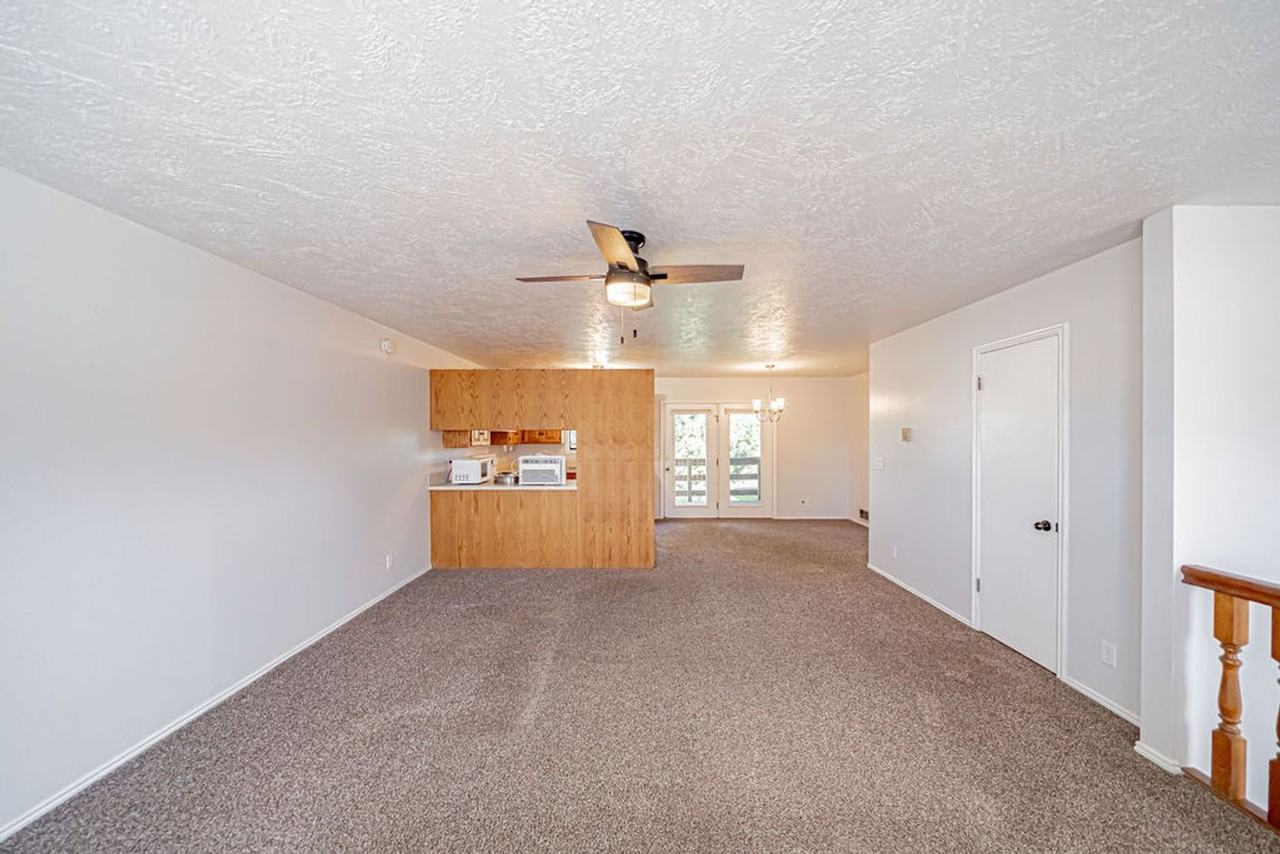 602 John Adams Ct - Photo 4 of 14