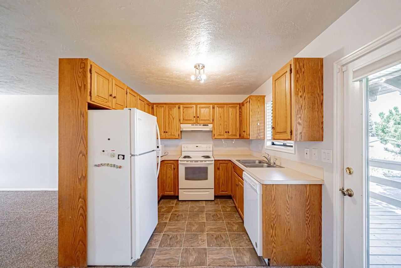 602 John Adams Ct - Photo 6 of 14