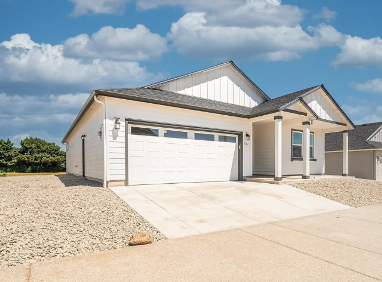 761 Spyglass Dr - Photo 2 of 25