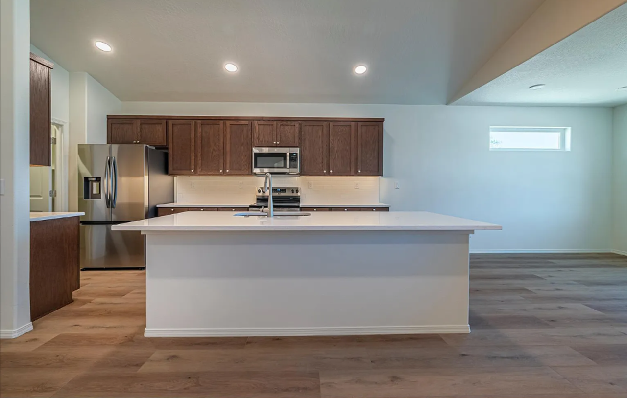 761 Spyglass Dr - Photo 5 of 25