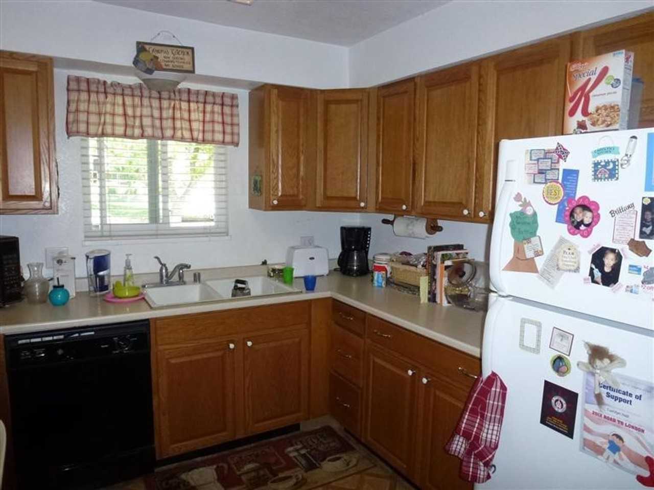 4653 N Angus St - Photo 6 of 10