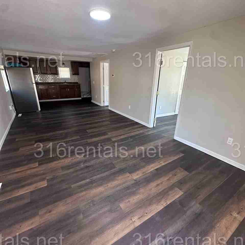 1844 S Hiram St - Photo 3 of 15