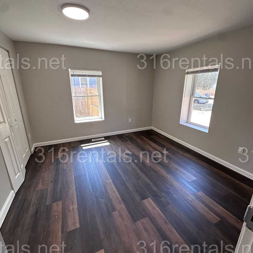 1844 S Hiram St - Photo 4 of 15