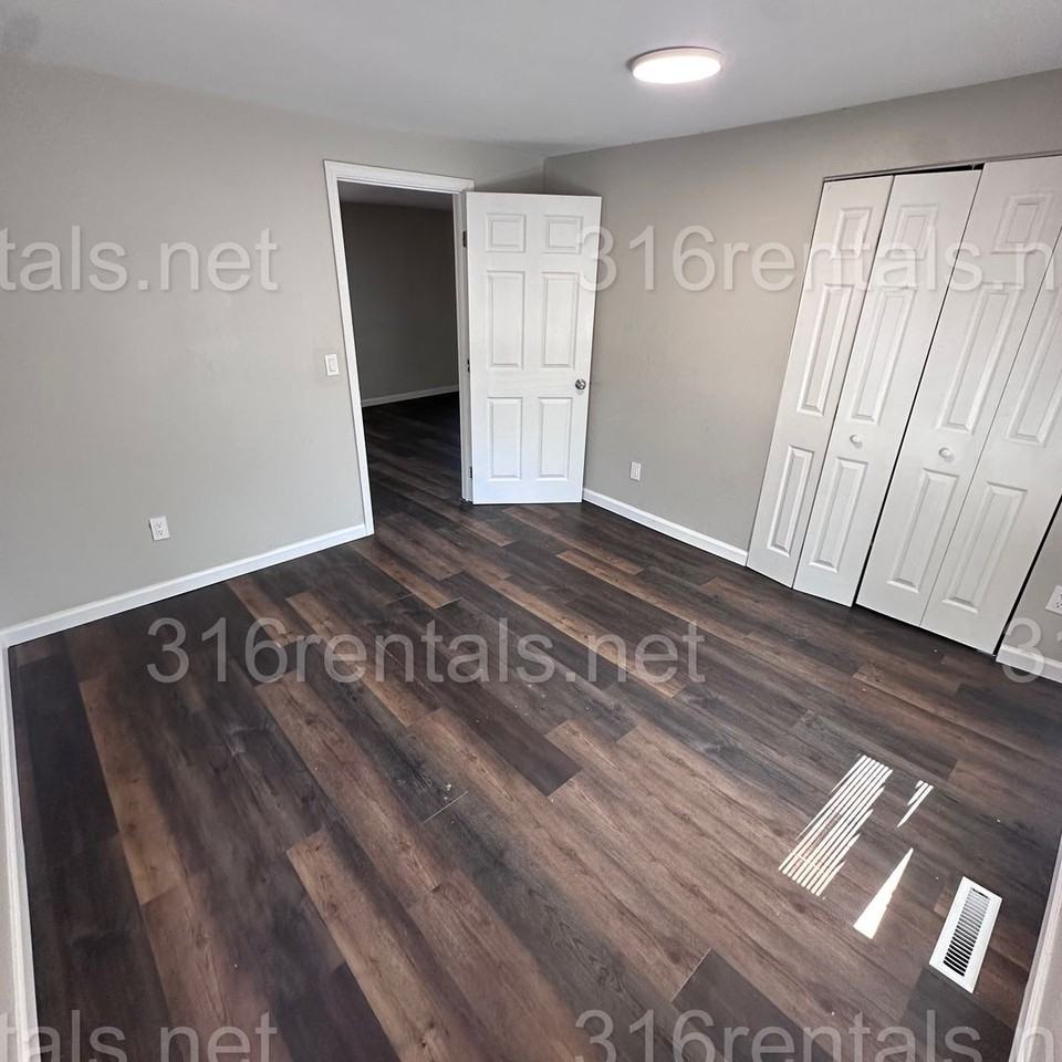 1844 S Hiram St - Photo 5 of 15