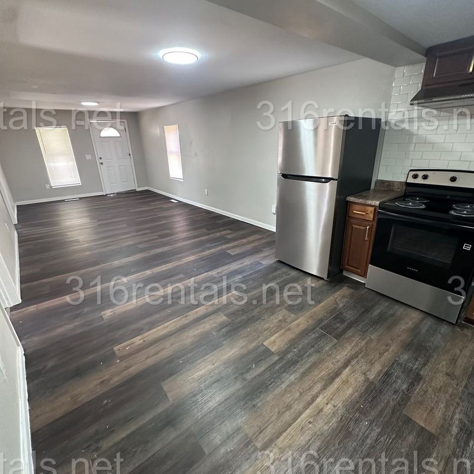 1844 S Hiram St - Photo 6 of 15