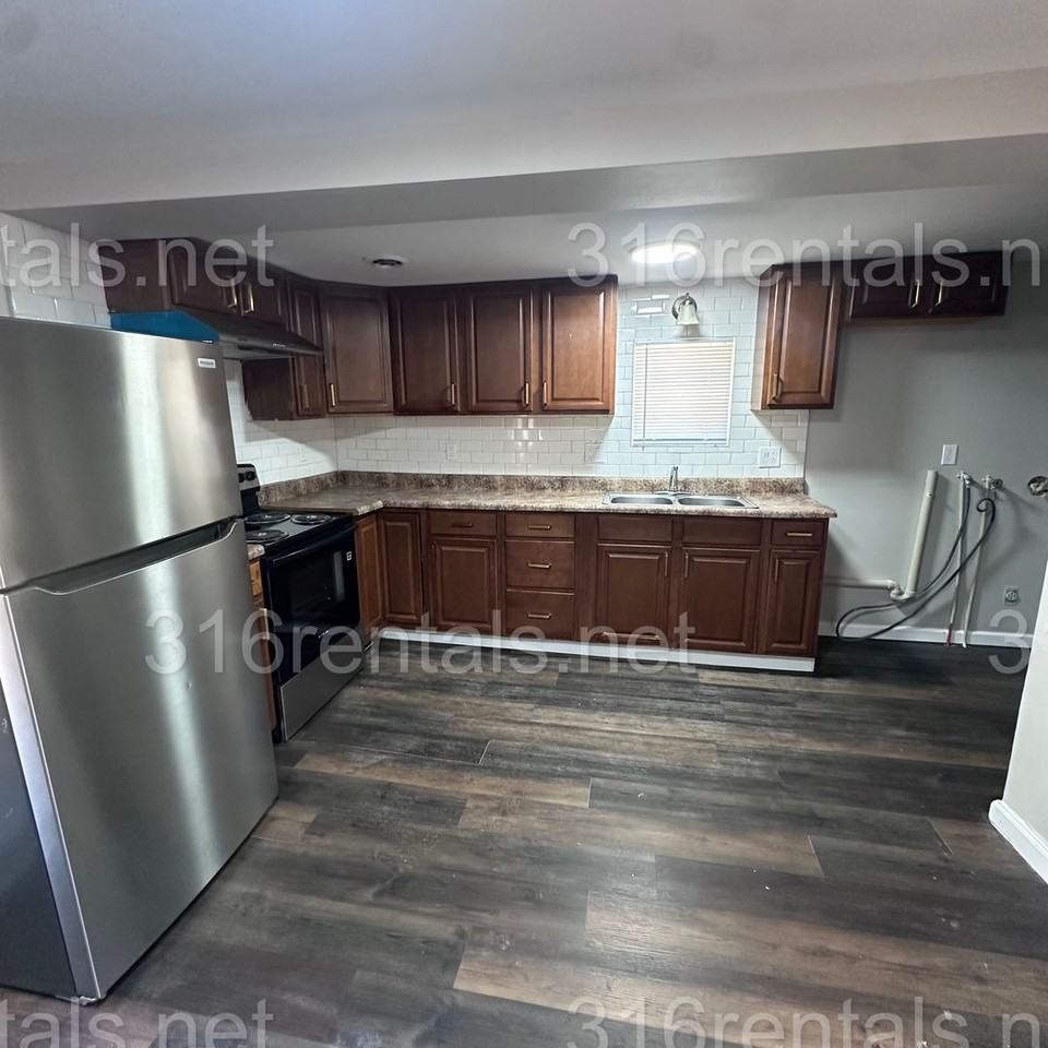 1844 S Hiram St - Photo 7 of 15