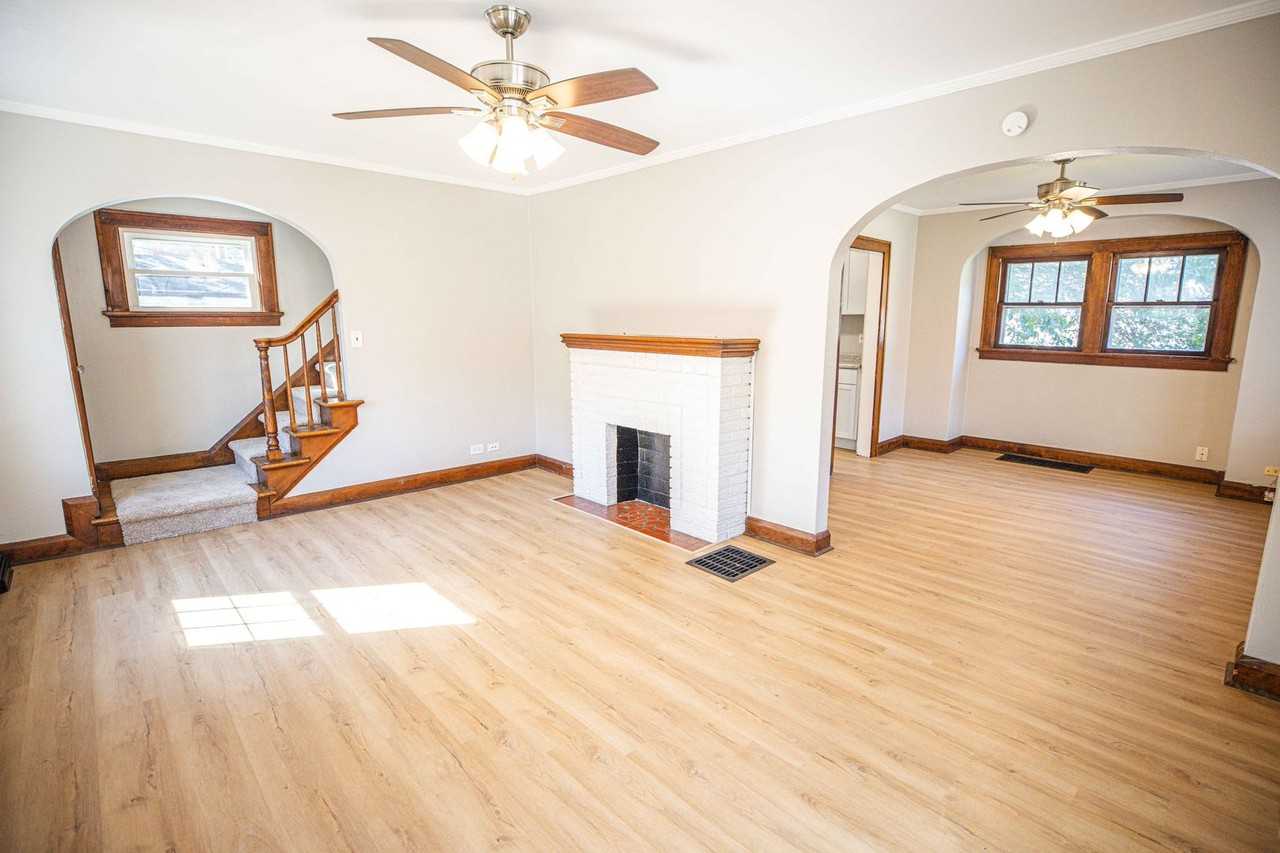 2529 Greenbriar Rd - Photo 2 of 19