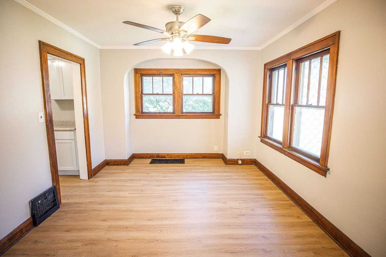 2529 Greenbriar Rd - Photo 3 of 19