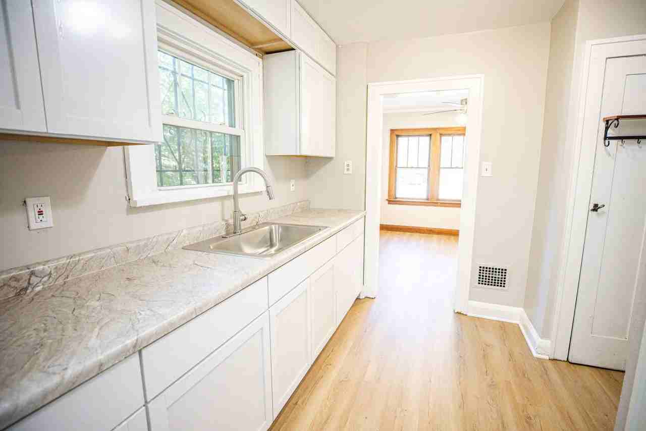 2529 Greenbriar Rd - Photo 4 of 19