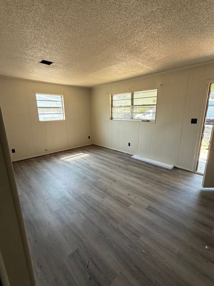 517 C St Se - Photo 2 of 5