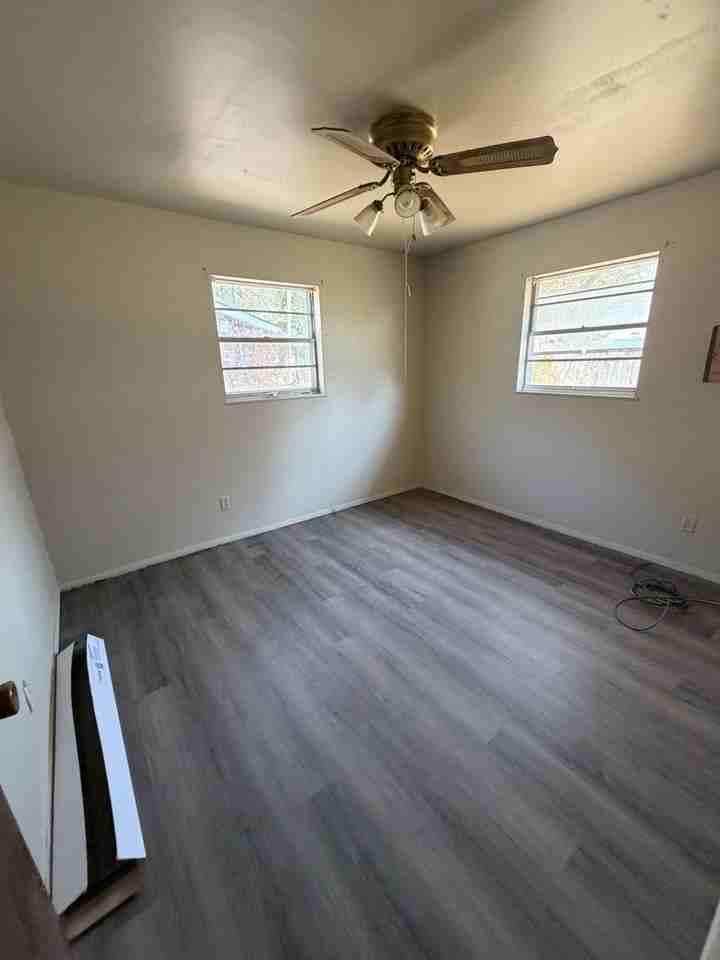 517 C St Se - Photo 3 of 5