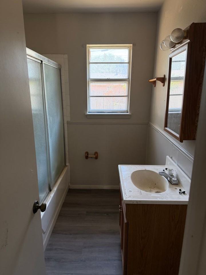 517 C St Se - Photo 5 of 5
