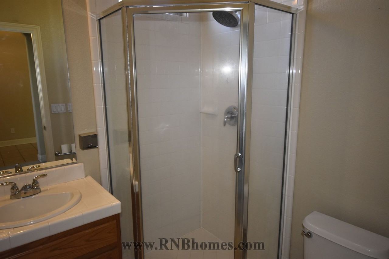 204 Dodd Pl - Photo 3 of 20